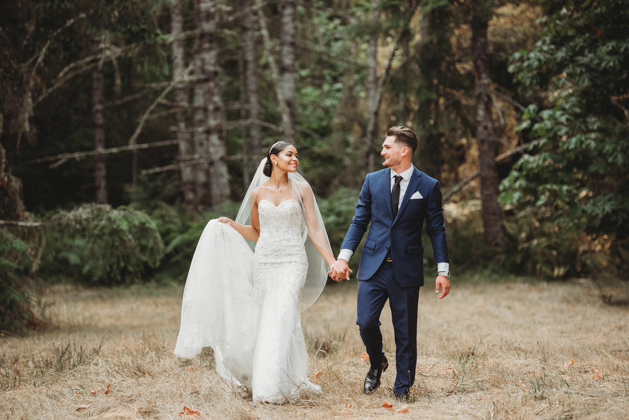 Poulsbo backyard wedding. Washington and Florida wedding photographer. Caleo Photography.